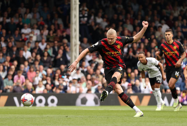 巨大争议的 巨大争议的