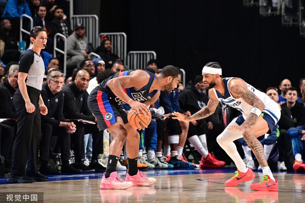 的直塞球打 的直塞球打